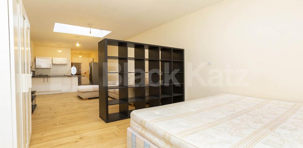 Studio property located within a secure gated development High Street , Hornsey 